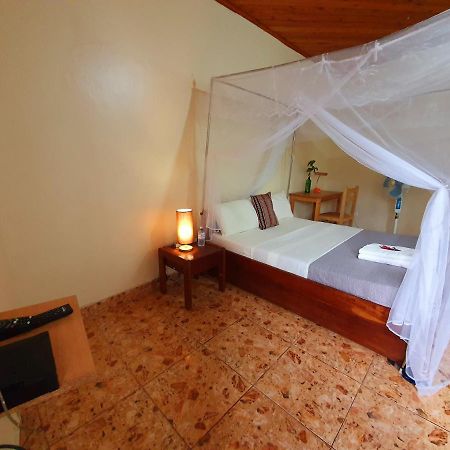 Annas Bed And Breakfast Entebbe Exterior photo