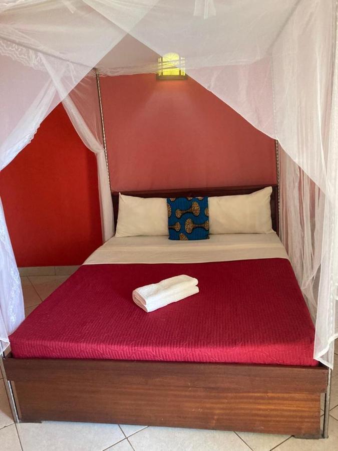 Annas Bed And Breakfast Entebbe Exterior photo