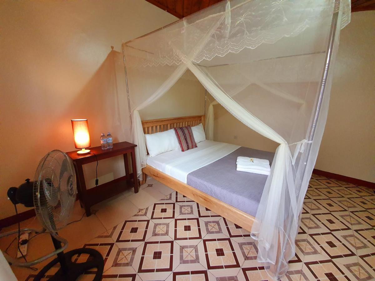 Annas Bed And Breakfast Entebbe Exterior photo