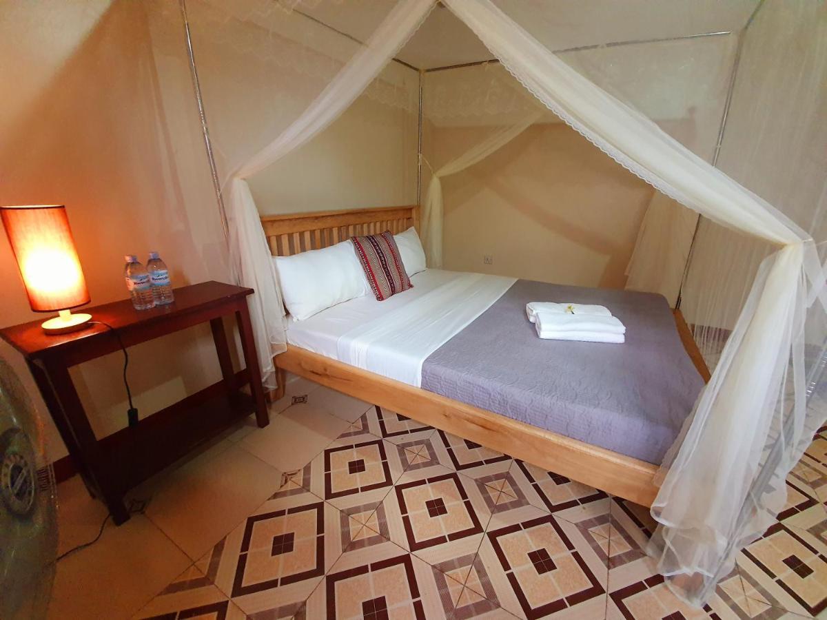 Annas Bed And Breakfast Entebbe Exterior photo