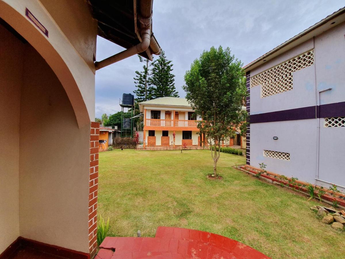 Annas Bed And Breakfast Entebbe Exterior photo
