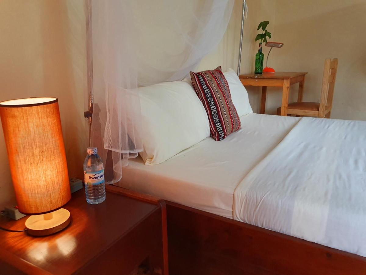 Annas Bed And Breakfast Entebbe Exterior photo