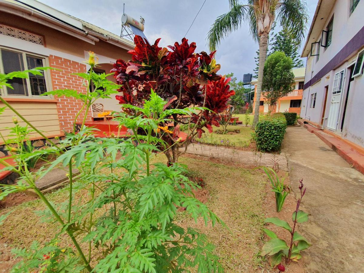 Annas Bed And Breakfast Entebbe Exterior photo